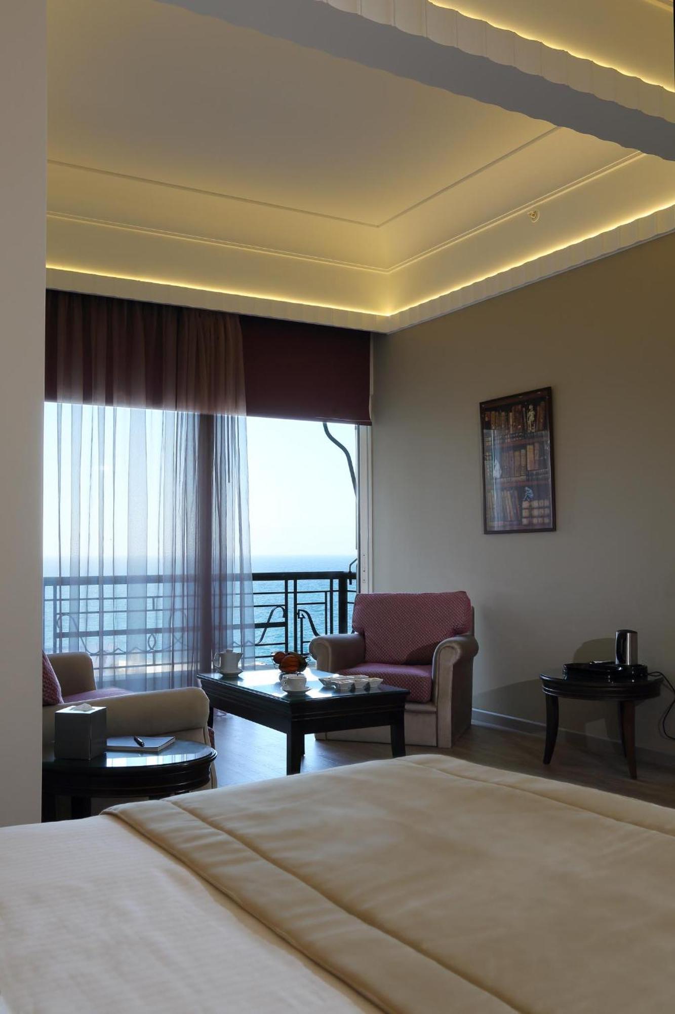 Warwick Palm Beach Hotel Beirut Bilik gambar