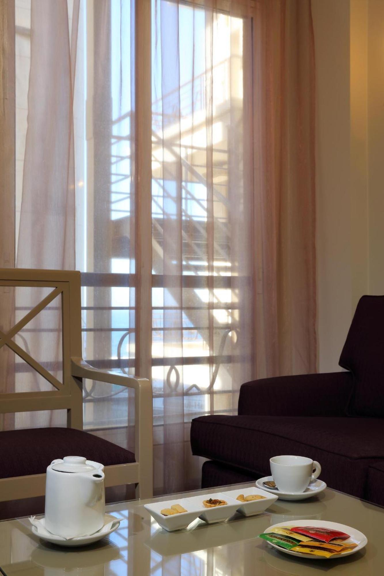 Warwick Palm Beach Hotel Beirut Bilik gambar